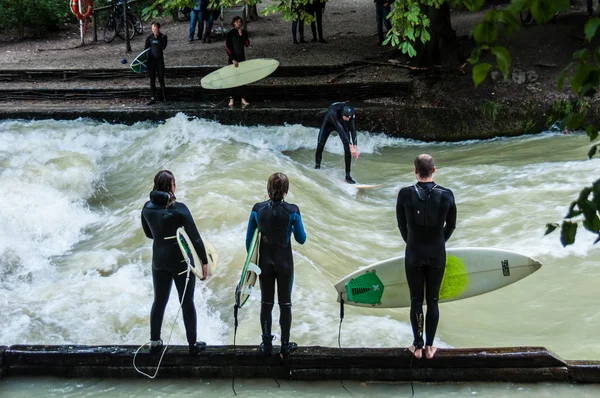 Eisbach surfista — Foto de Stock