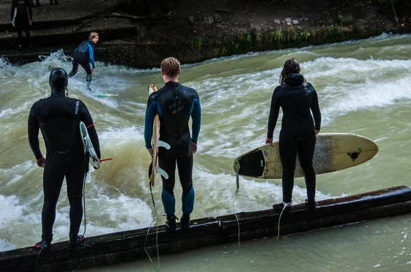 Eisbach Surfer — Stockfoto