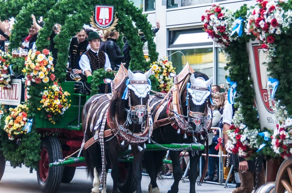 Parade of the hosts of the Wiesn — Stock Photo, Image