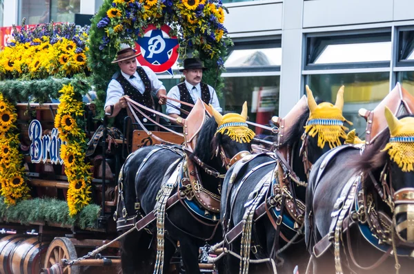 Festzug der Wiesn-Wirte — Stockfoto