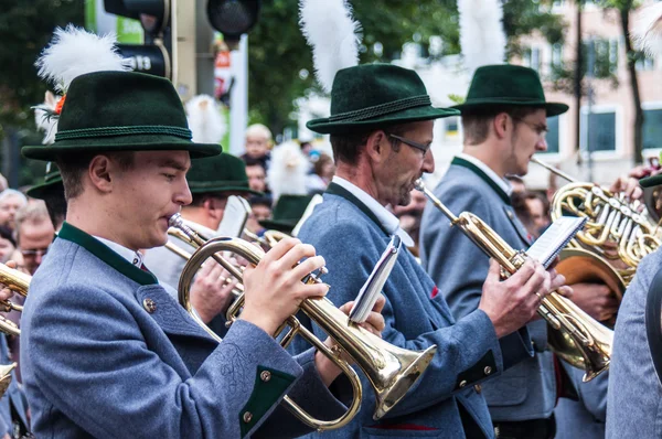 Parade of the hosts of the Wiesn — Stock Photo, Image