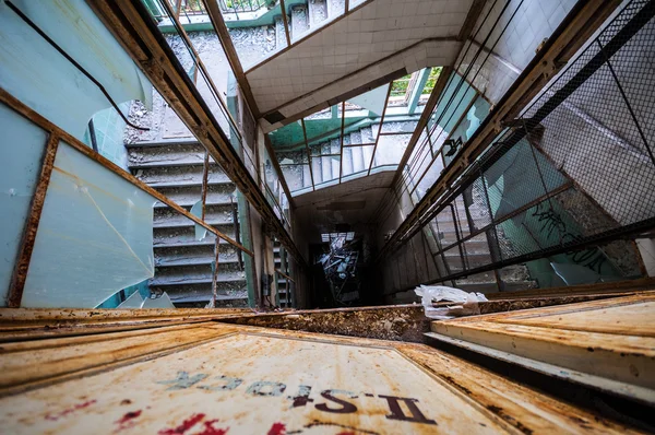 Elevator shaft — Stock Photo, Image