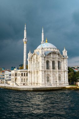 Buda Kalesi 'nin Varsayımı Kilisesi (daha yaygın olarak Matthias Kilisesi olarak bilinir, nadiren Buda Taç Giyme Kilisesi olarak bilinir), Hol' da bulunan bir Roma Katolik kilisesidir.