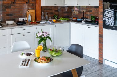 Taze yemek, yemek, mutfak, iç mekan.