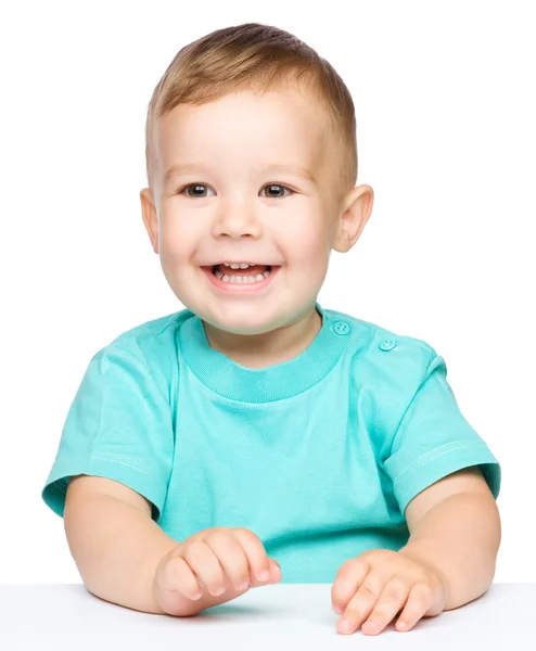 Retrato de um menino alegre bonito — Fotografia de Stock