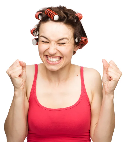 Woman is screaming holding her fists tight — Stock Photo, Image