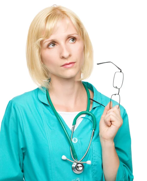 Retrato de una mujer con uniforme de médico — Foto de Stock