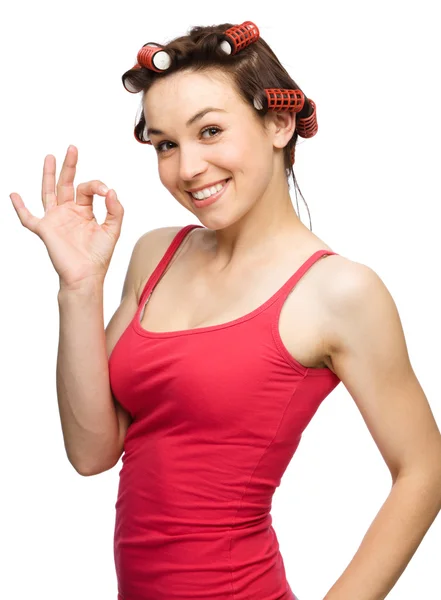 Woman is showing OK sign — Stock Photo, Image