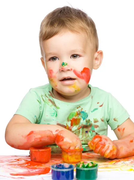 Child is grabbing some paint using fingers — Stock Photo, Image