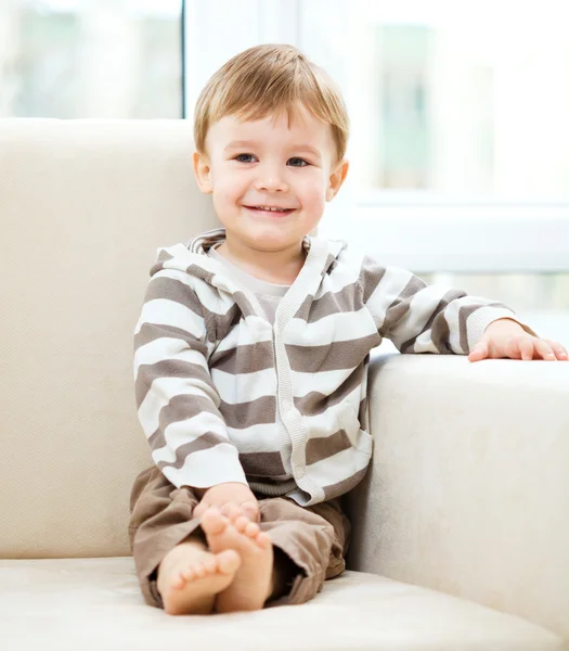 Πορτρέτο ενός χαριτωμένου μικρού αγοριού — Φωτογραφία Αρχείου