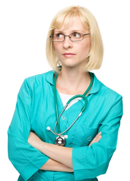 Porträtt av en kvinna som bär läkare uniform — Stockfoto