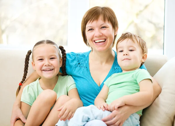 Familjen är att ha roligt — Stockfoto