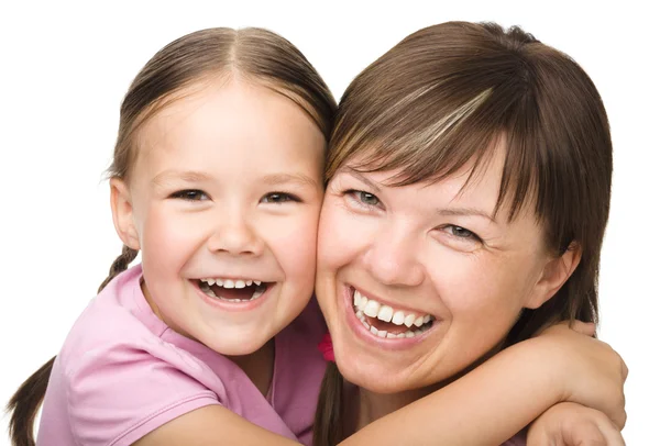 Retrato de uma mãe feliz com sua filha — Fotografia de Stock