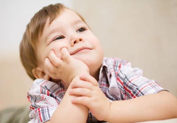 Portret van een schattig jongetje — Stockfoto