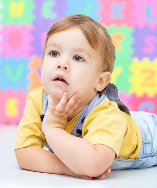 Retrato de un niño pequeño —  Fotos de Stock