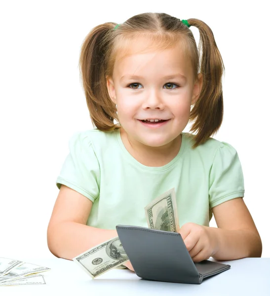 Klein meisje rekent dollar — Stockfoto