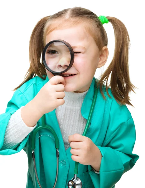 Carino bambina sta giocando medico — Foto Stock