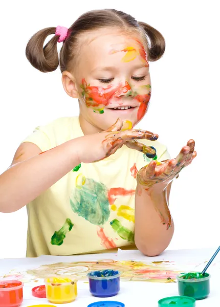 Portrait of a cute girl playing with paints — Stock Photo, Image