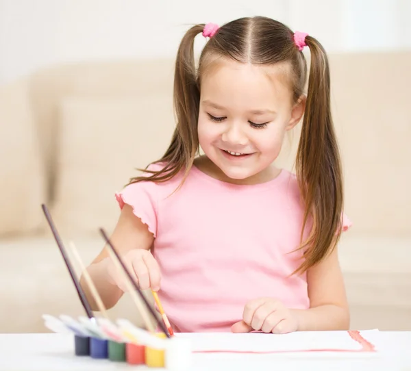 Słodkie dziecko grać z farby — Zdjęcie stockowe