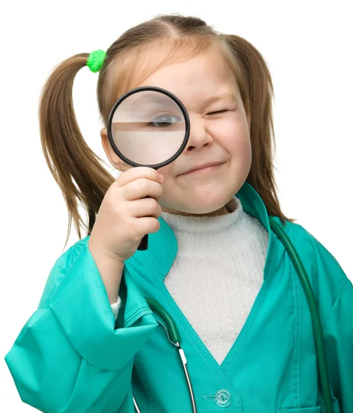 Carino bambina sta giocando medico — Foto Stock