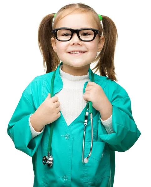 Nettes kleines Mädchen spielt Doktor — Stockfoto