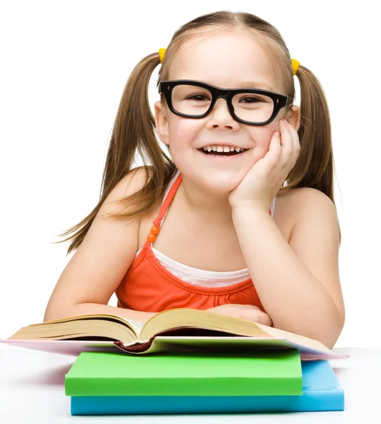 Little girl is reading a book — Stock Photo, Image