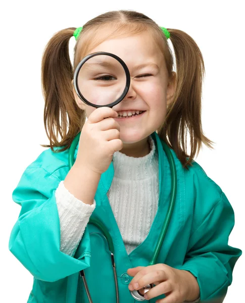 Roztomilá holčička hraje doktora — Stock fotografie