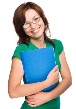 sıska genç öğrenci kız alıştırma kitabı düzenliyor