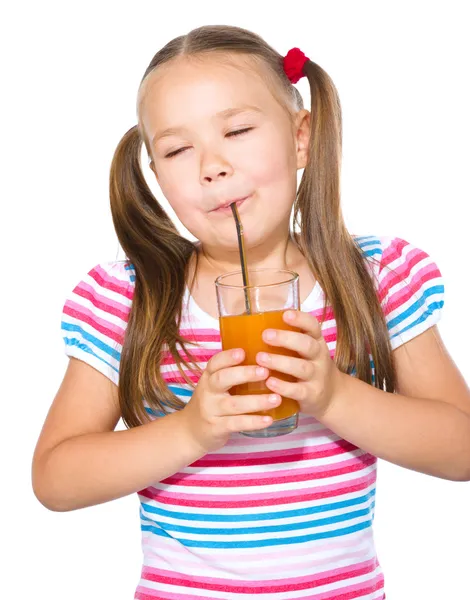 Little girl is drinking carrot juice — Stock Photo, Image