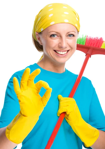 Молодая женщина в качестве уборщицы — стоковое фото