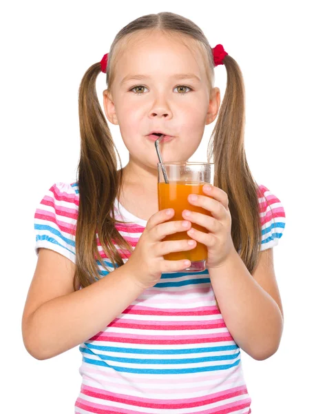 Little girl is drinking carrot juice — Stock Photo, Image