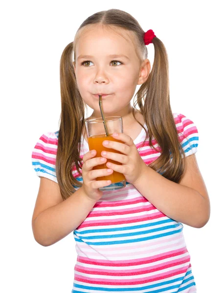 Little girl is drinking carrot juice — Stock Photo, Image