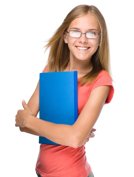 Joven estudiante chica está sosteniendo libro — Foto de Stock