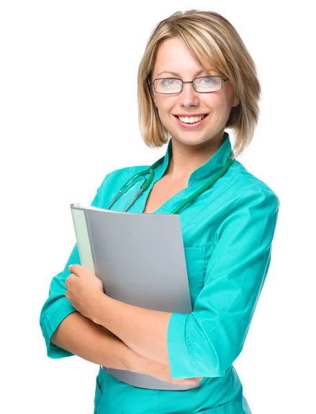 Retrato de una mujer con uniforme de médico — Foto de Stock