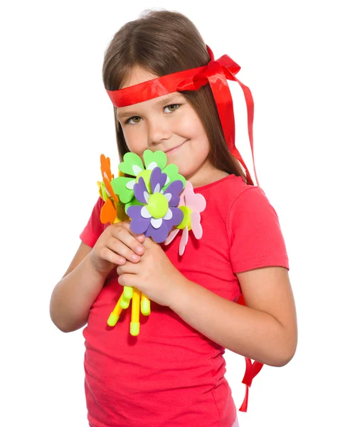 Bonita menina com um monte de flores — Fotografia de Stock