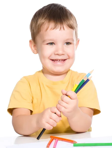 Little boy is playing with color pencils — Stock Photo, Image