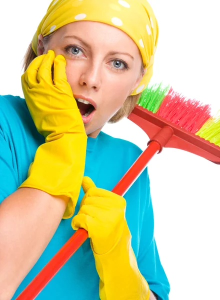 Giovane donna come cameriera di pulizia — Foto Stock
