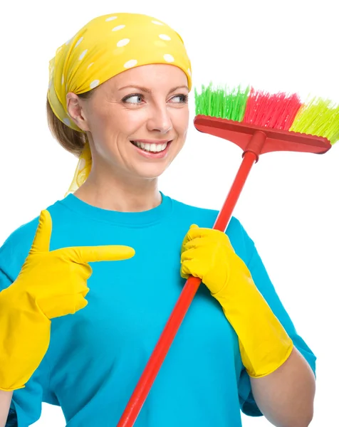 Giovane donna come cameriera di pulizia — Foto Stock