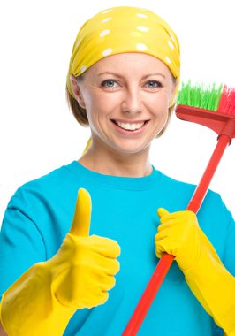 Temizlik hizmetçi olarak genç kadın