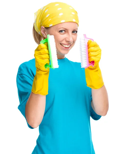 Temizlik hizmetçi olarak genç kadın — Stok fotoğraf