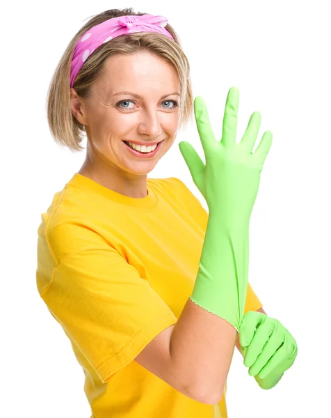 Mujer joven como criada de limpieza — Foto de Stock