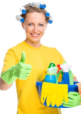 Temizlik hizmetçi olarak genç kadın