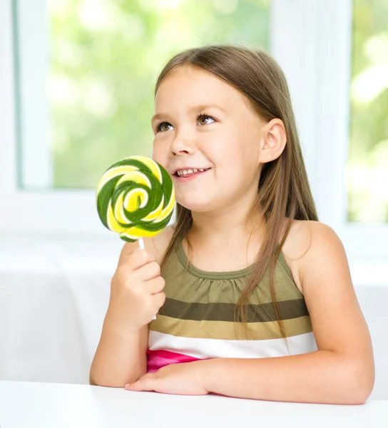 Menina com pirulito — Fotografia de Stock