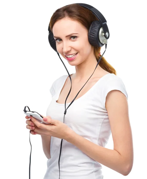 Young woman enjoying music using headphones — Stock Photo, Image