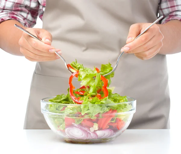 Cook is mixing salad — Stock Photo, Image