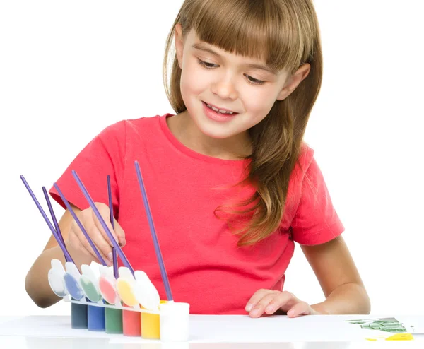 Little girl is painting with gouache — Stock Photo, Image