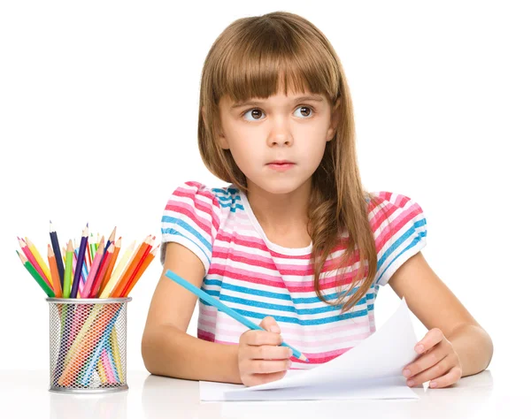 Little girl is drawing using pencils — Stock Photo, Image