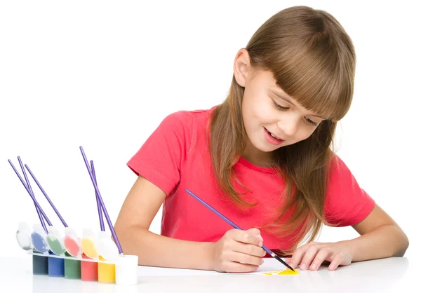 Little girl is painting with gouache — Stock Photo, Image