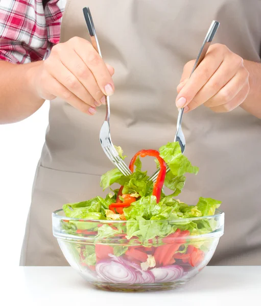 Cook is mixing salad — Stock Photo, Image