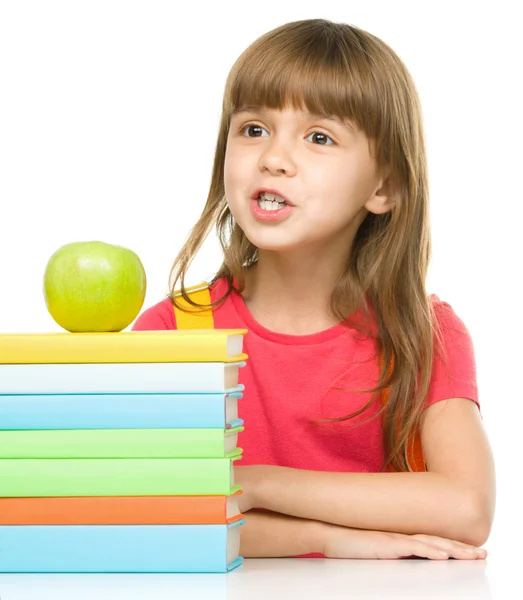 Kleines Mädchen mit ihren Büchern — Stockfoto